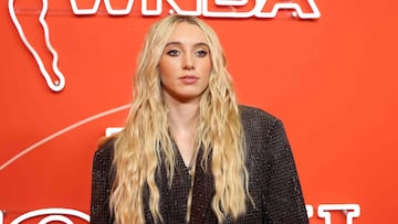 After leading the UConn Huskies to the national championship, Paige Bueckers is ready for the big leagues and looks the part on the orange carpet.