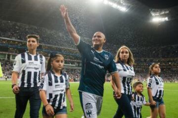 El ‘Chupete’ anotó infinidad de goles para Rayados de Monterrey, donde es el máximo goleador con 121 tantos. En México logró dos torneos de Liga y tres de Concacaf Liga Campeones. Disputó 60 partidos con Chile y anotó 21 goles. 