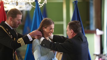 OVIEDO, 24/10/2024.-La princesa Leonor recibe el título de alcaldesa honoraria de Oviedo y la Medalla de Asturias con motivo de su mayoría de edad, de manos del alcalde de la capital asturiana, Alfredo Canteli, un día antes de participar en la solemne ceremonia de entrega de los Premios Princesa de Asturias, este jueves en el Ayuntamiento de Oviedo.-EFE/ J.L. Cereijido