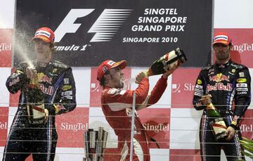 Victoria desde la pole delante de los Red Bull de Vettel y Webber, cuando el australiano, s車lido l赤der de la general, a迆n parec赤a la baza de la escuder赤a energ谷tica. El Mundial se estrechaba camino del sprint final.
