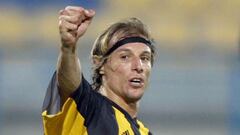 El jugador argentino jugó en el Qatar SC la temporada 2003-2004. 

