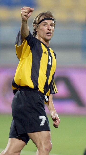 El jugador argentino jugó en el Qatar SC la temporada 2003-2004. 

