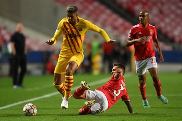 Ronald Araujo y Álex Grimaldo.