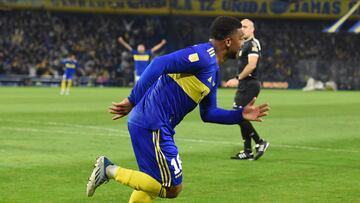 Frank Fabra en un partido de Boca Juniors en la Liga Argentina.