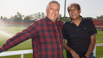 Cacho Heredia y Luiz Pereira posaron para AS ayer, en la grada del campo 1 de la ciudad deportiva del Atl&eacute;tico en el Cerro del Espino.