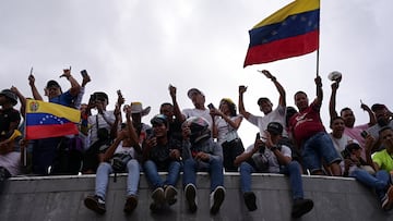 People use their phones, as Venezuelan opposition presidential candidate Edmundo Gonzalez and Venezuelan opposition leader Maria Corina Machado participate in a presidential election campaign rally in Valencia, Carabobo State, Venezuela July 13, 2024. REUTERS/Gaby Oraa