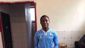 En África aseguran que un joven de la Lazio tiene 42 años
