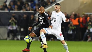 Marseille&#039;s Spanish defender Alvaro Gonzalez (R) vies with Bordeaux&#039;s French forward Jimmy Briand (L) during the French L1 football match between Girondins de Bordeaux (FCGB) and Olympique de Marseille (OM) on February 2, 2020, at the Matmut-Atl