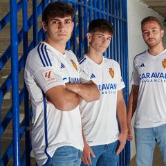 El Zaragoza presenta su primera camiseta para la temporada 2023-24