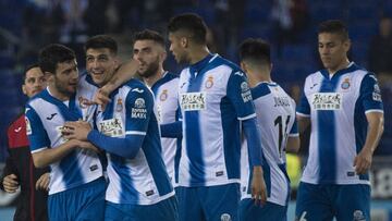 El equipo de Quique Sánchez Flores no da por perdida aún su clasificación para Europa gracias a los goles de David López, Gerard, Piatti y Jurado.