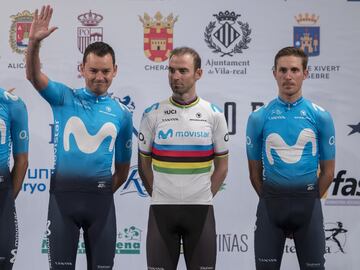 Alejandro Valverde con su preciado maillot de campeón mundial es uno de los mayores alicientes de la Vuelta. 