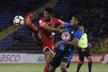Su curriculum contiene pasos por San Lorenzo y Racing Club y se notan de sobra. El patrón de la defensa de Unión La Calera. 