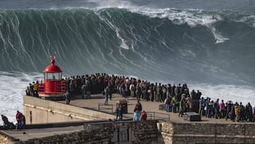 Olas de 20 metros para surfistas intrépidos en Nazaré