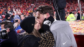 On an episode of his podcast, the comedian and political commentator weighed in on his predictions for the future of the Chiefs tight end and the pop star.