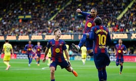 Raphinha eleva al Barça de Flick