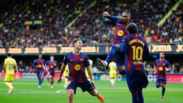 Raphinha celebra con sus compañeros el 0-1 al Villarreal.