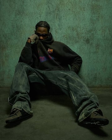 El rapero estadounidense, Jacques Berman Webster II, conocido por su nombre art¨ªstico Travis Scott, estar¨¢ presente en la camiseta del club blaugrana durante el duelo que le enfrentar¨¢ al Real Madrid en liga.