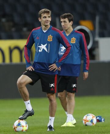 Diego Llorente y Mikel Oyarzabal.