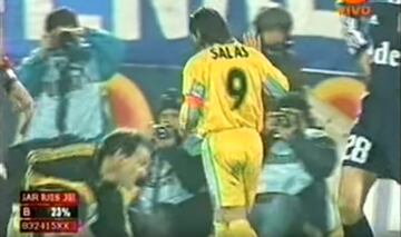 27-5-1999: El ídolo azul, Marcelo Salas, fue la principal figura con la que la Lazio de Italia llegó a Santiago a jugar ante la Universidad de Chile. Fue empate 1-1 y el gol de la visita lo hizo el "Matador".