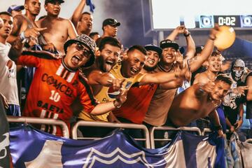 ¡Orlando es azul y verde! Las barras de Millonarios y Nacional alentaron a sus equipos en el Camping World Stadium en el último juego de la Florida Cup.