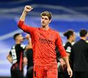 Courtois arrasa en Europa