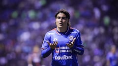 Mientras Giakoumakis brilla en Grecia, Cruz Azul busca atacante