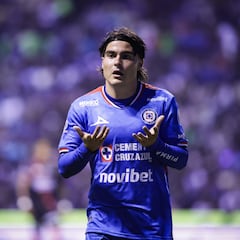 Mientras Giakoumakis brilla en Grecia, Cruz Azul busca atacante