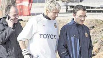 <b>TOCADO.</b> Santi Cañizares espera llegar a tiempo para jugar contra el Málaga el domingo.
