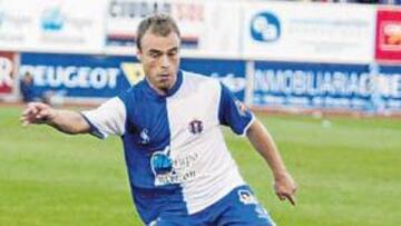 <b>ALTA. </b>Apelación le quitó la tarjeta roja a Xavi Moro y éste podrá jugar ante el Vecindario.