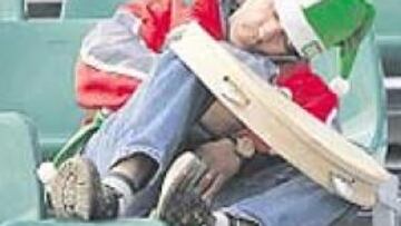 <b>GRAN AMBIENTE. </b>Papá Noel, gorros navideños, el pandero por almohada para el sueño de una noche buena... gran día en La Zarzuela.