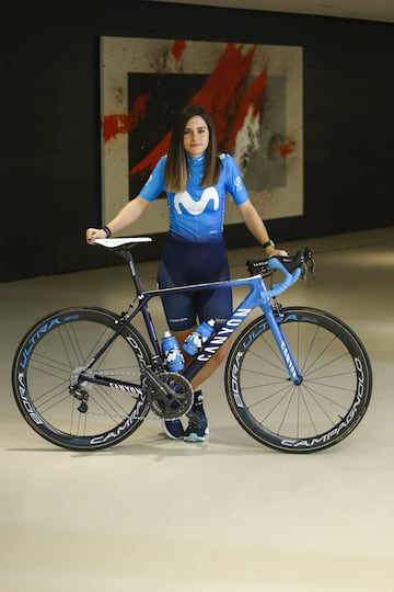 Lourdes Oyarbide, alavesa de 23 años, se proclamó campeona de España de crono en 2017. Empezó con el Bizkaia - Durango en 2013 y en 2018 es una de las diez integrantes del Movistar.