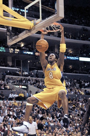 Jugó en Los Angeles Lakers (1996-2016). Fue 5 veces campeón de la NBA (2000, 2001, 2002, 2009, 2010), consiguió dos MVP en las Finales de la NBA (2009, 2010) y fue elegido 11 veces en el mejor quinteto de la NBA.