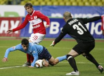 El actual arquero de Everton estuvo muchos años en el fútbol ruso. Llegó en 2005 a Krylia, donde jugó por seis años. Volvió el 2011 a Chile. 