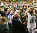 Celtics vuelven a casa para arrollar a los Cavs