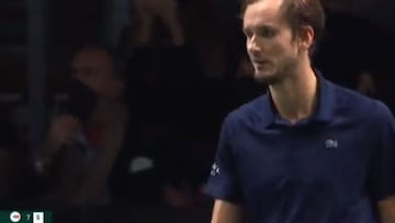 Se sabe que Medvedev no celebra, pero esto ya... Gana la Davis y aqu赤 va su reacci車n