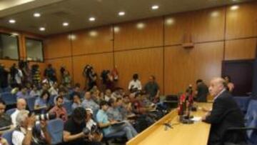 <b>EXPECTACIÓN . </b>Del Bosque, en el momento de anunciar su primera lista para la Eurocopa y las razones por las que ha convocado a algunos jugadores.