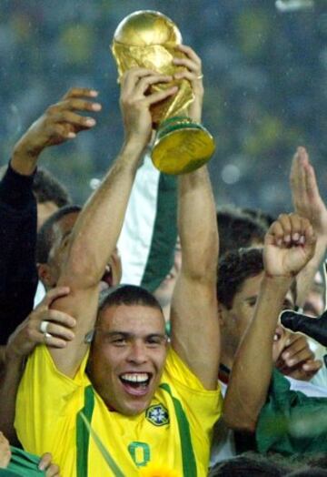 El momento m¨¢s ¨¢lgido de su carrera fue la conquista del Mundial 2002 en Corea y Jap¨®n. El brasile?o anot¨® los dos goles de Brasil en la final para derrotar a Alemania y conquistar su quinta Copa del Mundo.