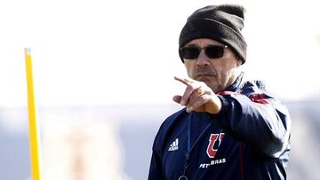 Santiago, 23 de julio 2019
Entrenamiento Universidad de Chile.
El entrenador de Universidad de Chile, Alfredo Arias, durante el entrenamiento en el CDA.
Ramon Monroy/Photosport