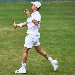 Bautista recupera la sonrisa en Halle y Tsitsipas la pierde