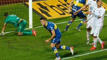 Futbol, Everton vs Ayacucho.
Fase de grupos, Copa Sudamericana 2022.
El jugador de Everton Rodrigo Echeverria, derecha, celebra su gol contra Ayacucho durante el partido del grupo D de la Copa Sudamericana realizado en el estadio Sausalito de Vina del Mar, Chile.
26/04/2022
Raul Zamora/Photosport
Football, Everton vs Ayacucho.
Group phase, 2022 Sudamericana Championship.
Everton’s player Rodrigo Echeverria, right, celebrates after scoring against Ayacucho during the group D match of the Copa Sudamericana Championship held at the Sausalito stadium in Vina del Mar, Chile.
26/04/2022
Raul Zamora/Photosport