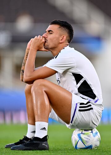 Ceballos, sobre un balón, en un entrenamiento en Helsinki.