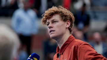 FLUSHING MEADOWS (United States), 08/09/2025.- Jannik Sinner of Italy speaks during the award ceremony after losing the men's singles final of the US Open Tennis Championships at the USTA Billie Jean King National Tennis Center in Flushing Meadows, New York, USA, 07 September 2025. (Tenis, Italia, Nueva York) EFE/EPA/CRISTOBAL HERRERA ULASHKEVICH