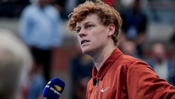 FLUSHING MEADOWS (United States), 08/09/2025.- Jannik Sinner of Italy speaks during the award ceremony after losing the men's singles final of the US Open Tennis Championships at the USTA Billie Jean King National Tennis Center in Flushing Meadows, New York, USA, 07 September 2025. (Tenis, Italia, Nueva York) EFE/EPA/CRISTOBAL HERRERA ULASHKEVICH
