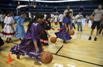 Excelente acogida para la NBA en Ciudad de México. Gran éxito antes, durante y después del partido en el primer partido oficial en suelo mexicano desde 1997. Howard, Harden, Wiggins... un día inolvidable para los aficionados mexicanos.