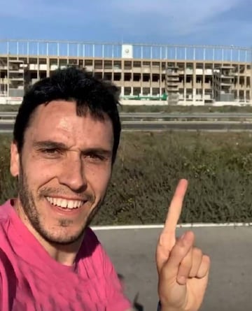 Ramón Folch, corriendo por los alrededores del estadio Martínez Valero.