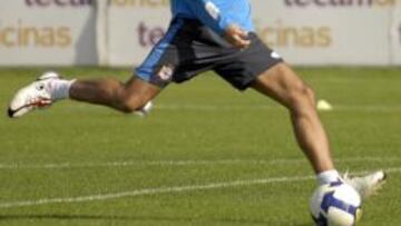 <b>ILUSIONADO.</b> Manuel Pablo Garc¨ªa, lateral derecho del Deportivo de La Coru?a, reconoci¨®, tras confirmarse su inclusi¨®n en la convocatoria despu¨¦s de dos meses lesionado, que si bien no estar¨¢ al cien por cien para medirse al Numancia, suplir¨¢ ese d¨¦ficit con ilusi¨®n.