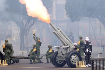 Desfile por la Independencia rinde homenaje a héroes de la salud