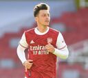 Özil tiene ofertas de todo el mundo, pero seguirá en el Arsenal