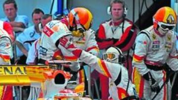 <b>EL COCHE INFINITO. </b>Pasan las carreras y en el equipo de Alonso mantienen su concepto de morro.