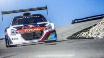 Loeb, durante la prueba del Peugeot en el Mont Ventoux.